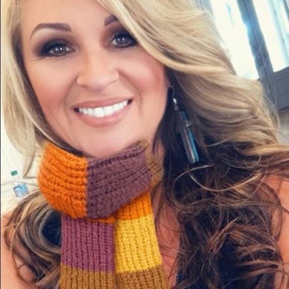 Meet your Posher, Lana - Picture 8 of 16